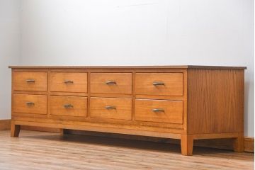 レトロ家具　アンティーク レトロなデザインの脚付きローチェスト(ローボード、ドロワー)