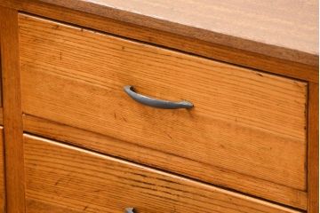 レトロ家具　アンティーク レトロなデザインの脚付きローチェスト(ローボード、ドロワー)