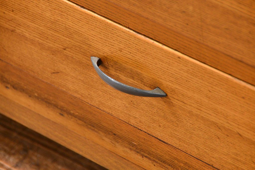 レトロ家具　アンティーク レトロなデザインの脚付きローチェスト(ローボード、ドロワー)