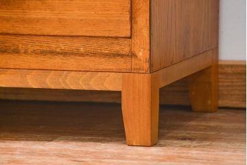 レトロ家具　アンティーク レトロなデザインの脚付きローチェスト(ローボード、ドロワー)