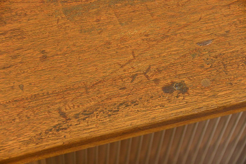 レトロ家具　昭和レトロ 古い木の脚付きモールガラス収納棚(キッチンキャビネット)