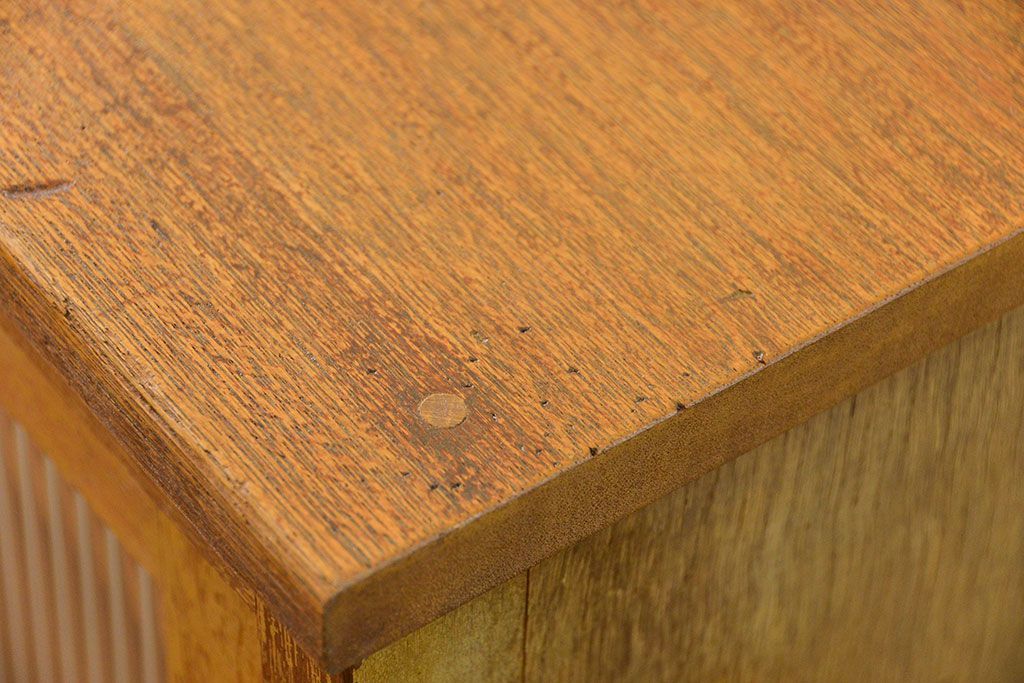 レトロ家具　昭和レトロ 古い木の脚付きモールガラス収納棚(キッチンキャビネット)