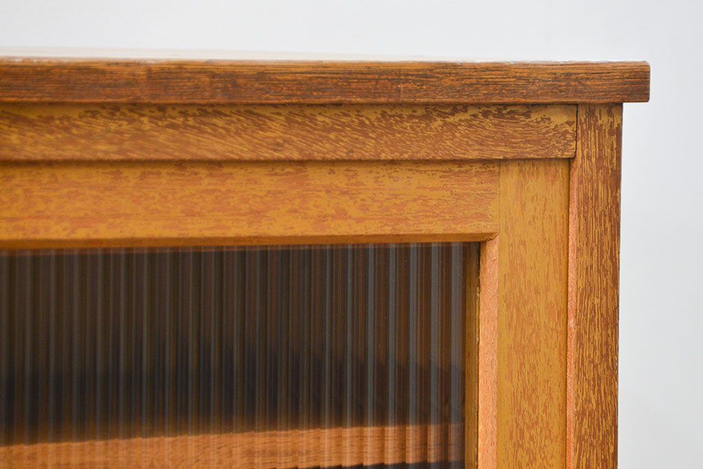 レトロ家具　昭和レトロ 古い木の脚付きモールガラス収納棚(キッチンキャビネット)