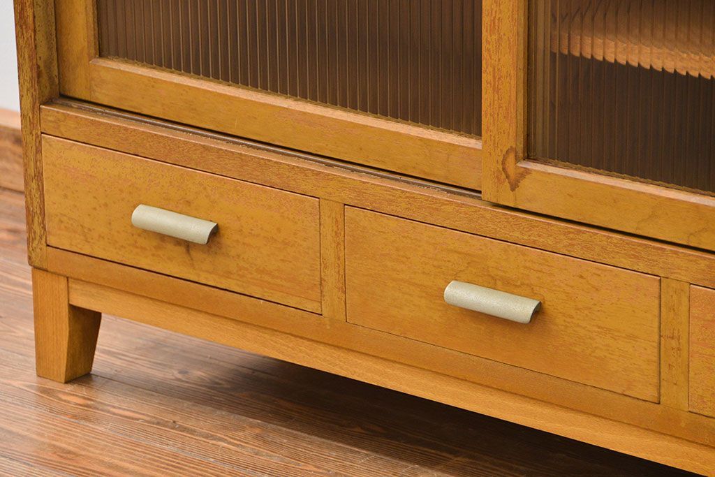 レトロ家具　昭和レトロ 古い木の脚付きモールガラス収納棚(キッチンキャビネット)