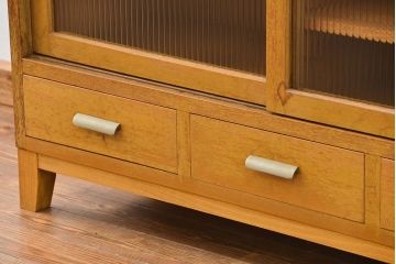 レトロ家具　昭和レトロ 古い木の脚付きモールガラス収納棚(キッチンキャビネット)