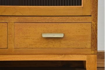 レトロ家具　昭和レトロ 古い木の脚付きモールガラス収納棚(キッチンキャビネット)