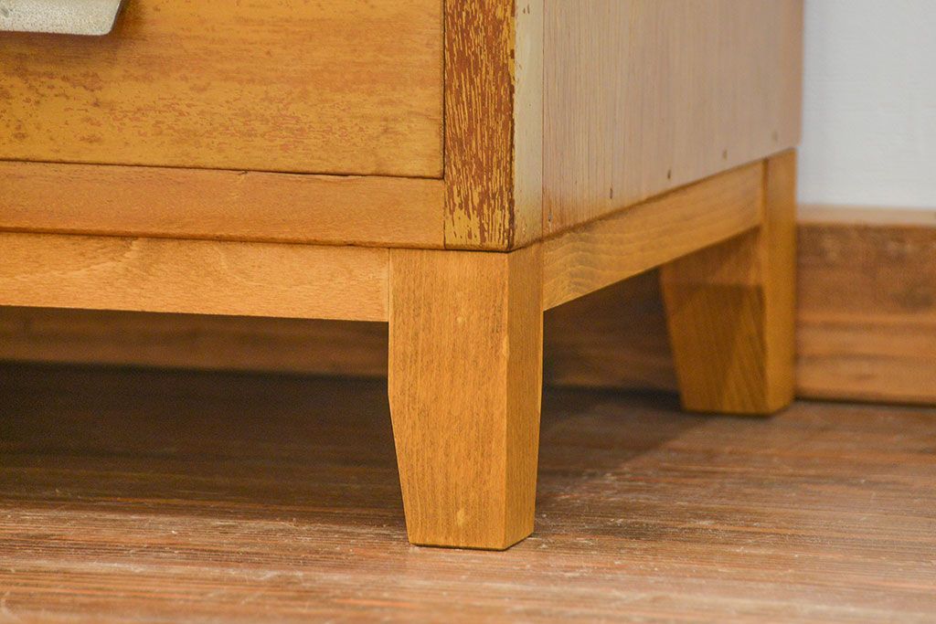 レトロ家具　昭和レトロ 古い木の脚付きモールガラス収納棚(キッチンキャビネット)