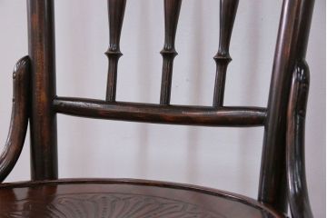 アンティーク家具　イギリスアンティーク 味わい深いスピンドルバック ベントウッドチェア(3)(椅子、イス)