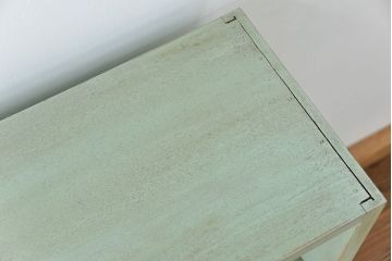 アンティーク家具　アンティークペイント　厚手の材料の脚付き本棚(飾り棚、マス目棚)