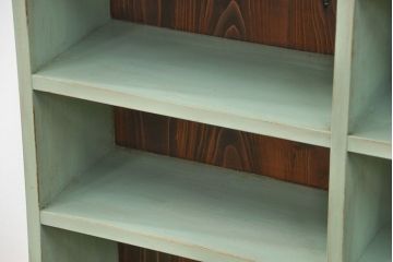 アンティーク家具　アンティークペイント　厚手の材料の脚付き本棚(飾り棚、マス目棚)