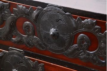 アンティーク家具　古民具・骨董 前面欅材　漆のキレイな仙台箪笥　(時代箪笥)