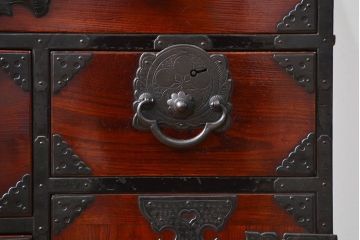 アンティーク家具　古民具・骨董 前面欅材　漆のキレイな仙台箪笥　(時代箪笥)