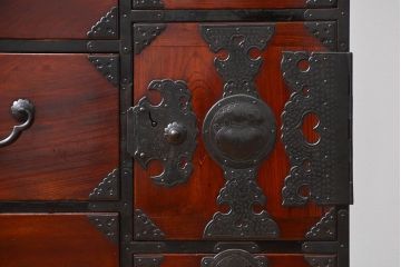 アンティーク家具　古民具・骨董 前面欅材　漆のキレイな仙台箪笥　(時代箪笥)