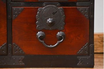 アンティーク家具　古民具・骨董 前面欅材　漆のキレイな仙台箪笥　(時代箪笥)