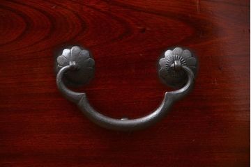 アンティーク家具　古民具・骨董 前面欅材　漆のキレイな仙台箪笥　(時代箪笥)