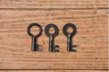 アンティーク家具　古民具・骨董 前面欅材　漆のキレイな仙台箪笥　(時代箪笥)