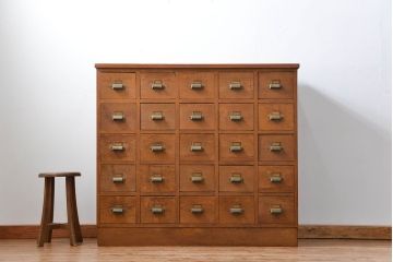 レトロ家具　アンティーク シンプルでレトロな25杯引き出し収納(薬箪笥、チェスト、ドロワー)
