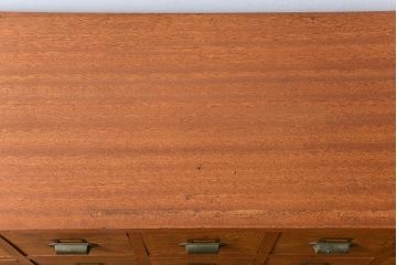 レトロ家具　アンティーク シンプルでレトロな25杯引き出し収納(薬箪笥、チェスト、ドロワー)