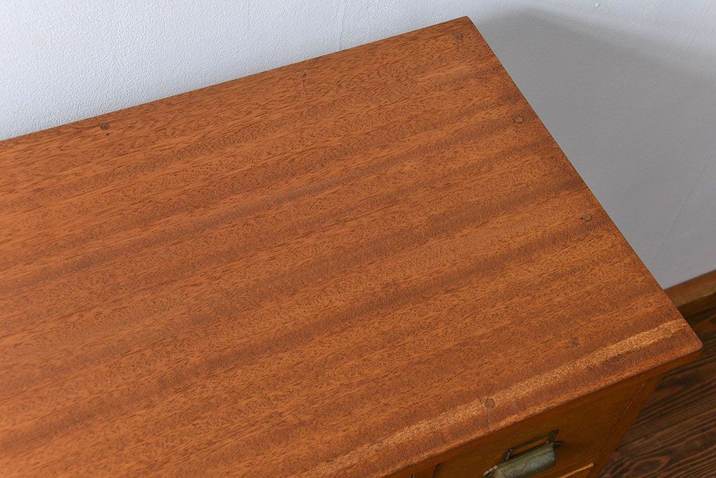 レトロ家具　アンティーク シンプルでレトロな25杯引き出し収納(薬箪笥、チェスト、ドロワー)