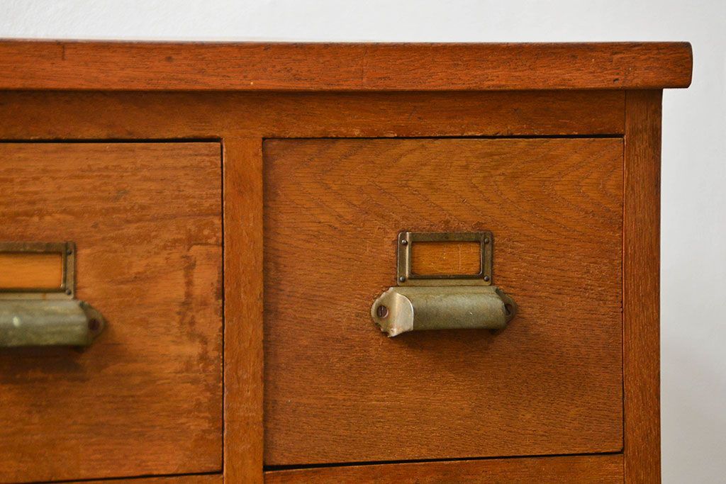 レトロ家具　アンティーク シンプルでレトロな25杯引き出し収納(薬箪笥、チェスト、ドロワー)