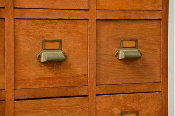 レトロ家具　アンティーク シンプルでレトロな25杯引き出し収納(薬箪笥、チェスト、ドロワー)