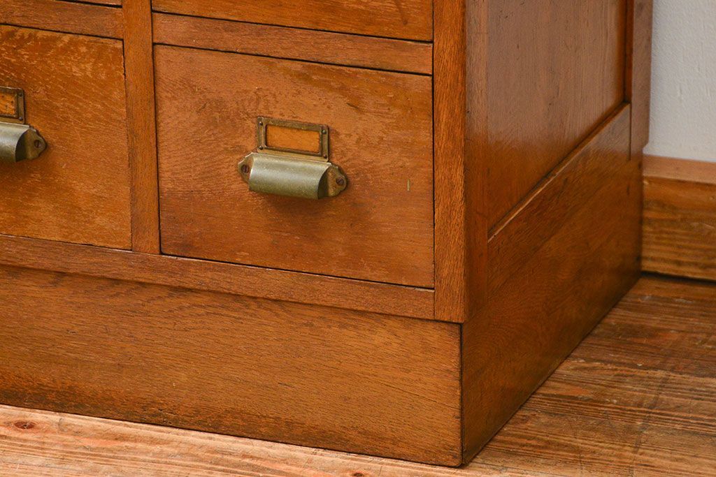 レトロ家具　アンティーク シンプルでレトロな25杯引き出し収納(薬箪笥、チェスト、ドロワー)