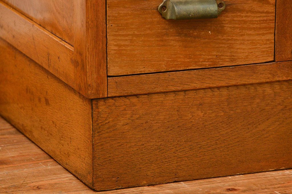 レトロ家具　アンティーク シンプルでレトロな25杯引き出し収納(薬箪笥、チェスト、ドロワー)