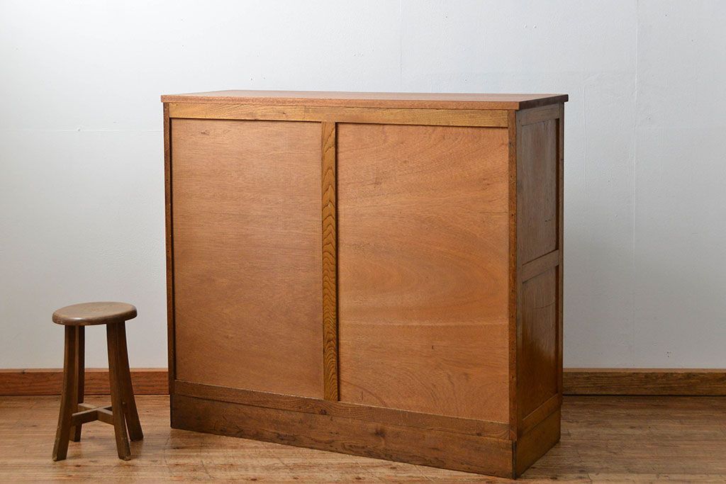 レトロ家具　アンティーク シンプルでレトロな25杯引き出し収納(薬箪笥、チェスト、ドロワー)