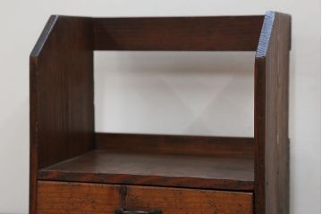 アンティーク雑貨　昭和レトロ 古い木の小さな小引き出し付き本立て