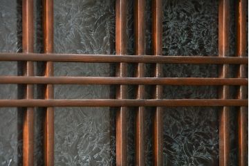 アンティーク家具　古民具・骨董 上手造りの美しい五尺水屋箪笥(昇り引き出し付き)(食器棚、収納棚)