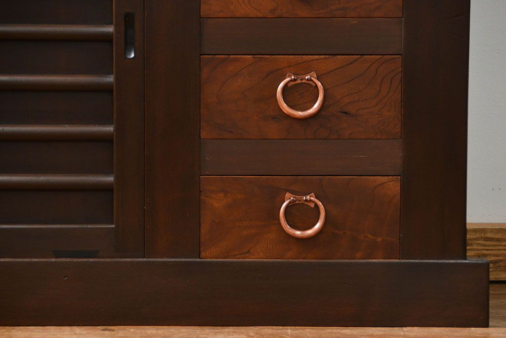 アンティーク家具　古民具・骨董 上手造りの美しい五尺水屋箪笥(昇り引き出し付き)(食器棚、収納棚)