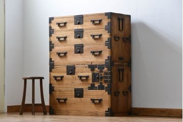 アンティーク家具　古民具・骨董 五丁引き!前面桐材の角手松本衣装箪笥(時代箪笥、桐箪笥、桐たんす)
