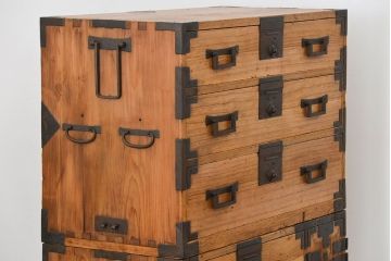 アンティーク家具　古民具・骨董 五丁引き!前面桐材の角手松本衣装箪笥(時代箪笥、桐箪笥、桐たんす)