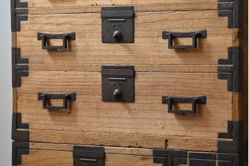 アンティーク家具　古民具・骨董 五丁引き!前面桐材の角手松本衣装箪笥(時代箪笥、桐箪笥、桐たんす)