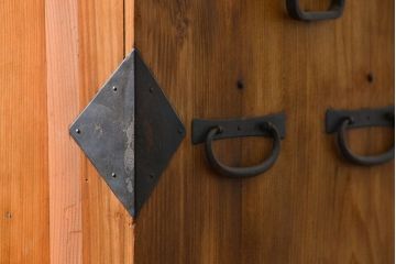 アンティーク家具　古民具・骨董 五丁引き!前面桐材の角手松本衣装箪笥(時代箪笥、桐箪笥、桐たんす)