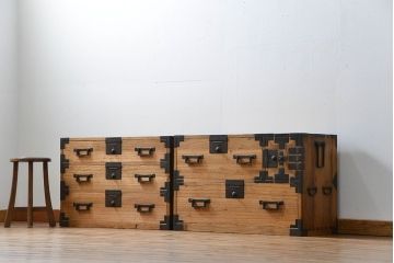 アンティーク家具　古民具・骨董 五丁引き!前面桐材の角手松本衣装箪笥(時代箪笥、桐箪笥、桐たんす)