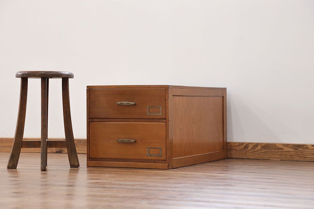 レトロ家具　昭和レトロ 古い木の大振りな小引き出し(チェスト、ドロワー)