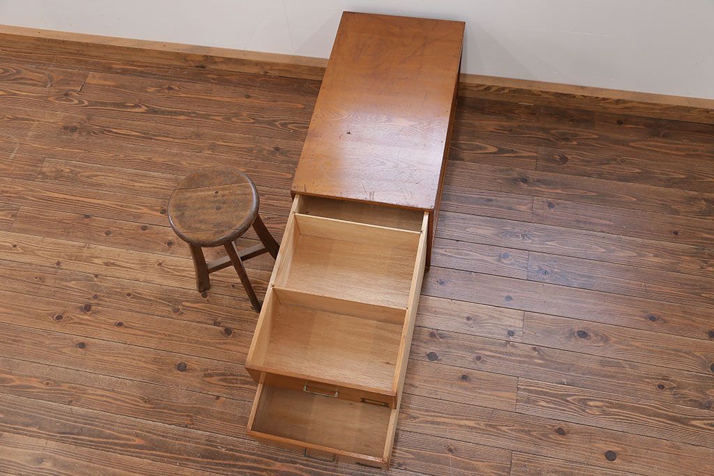 レトロ家具　昭和レトロ 古い木の大振りな小引き出し(チェスト、ドロワー)