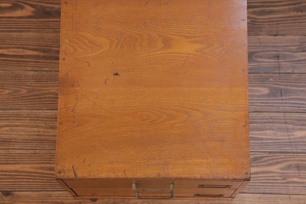 レトロ家具　昭和レトロ 古い木の大振りな小引き出し(チェスト、ドロワー)