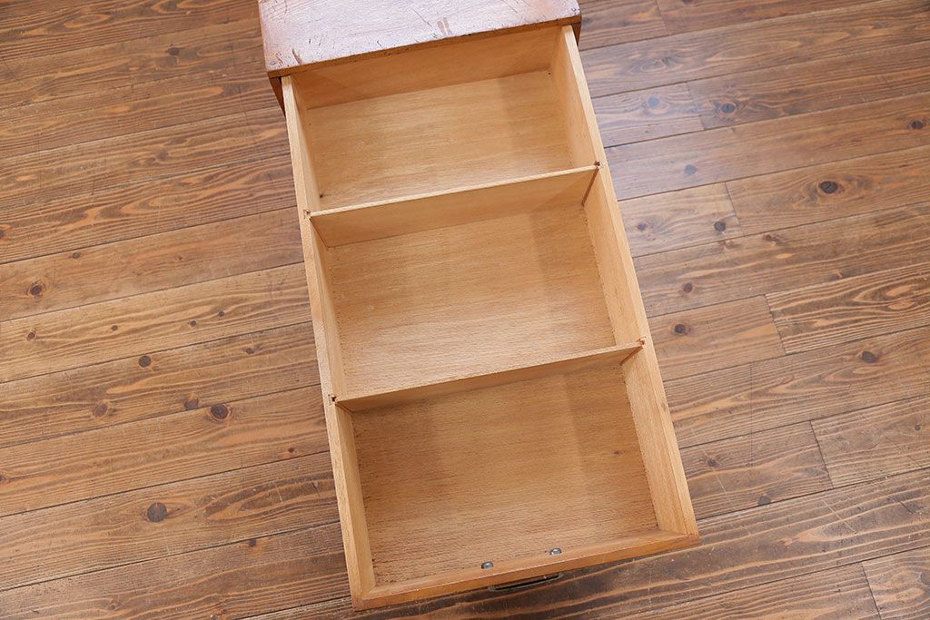 レトロ家具　昭和レトロ 古い木の大振りな小引き出し(チェスト、ドロワー)