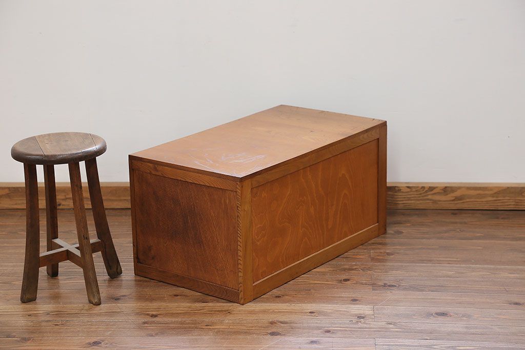 レトロ家具　昭和レトロ 古い木の大振りな小引き出し(チェスト、ドロワー)