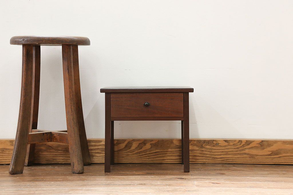 アンティーク雑貨　古民具・骨董 古い桑材の上質な透かし彫り　花台(サイドテーブル)