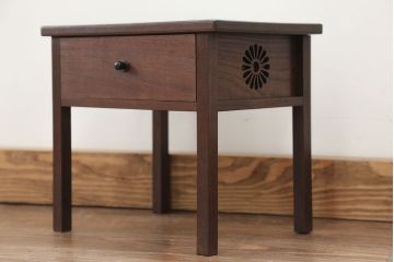 アンティーク雑貨　古民具・骨董 古い桑材の上質な透かし彫り　花台(サイドテーブル)