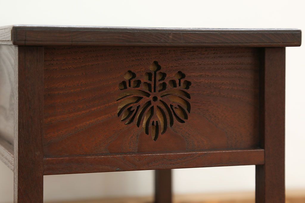 アンティーク雑貨　古民具・骨董 古い桑材の上質な透かし彫り　花台(サイドテーブル)