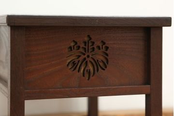 アンティーク雑貨　古民具・骨董 古い桑材の上質な透かし彫り　花台(サイドテーブル)