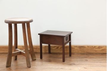 アンティーク雑貨　古民具・骨董 古い桑材の上質な透かし彫り　花台(サイドテーブル)