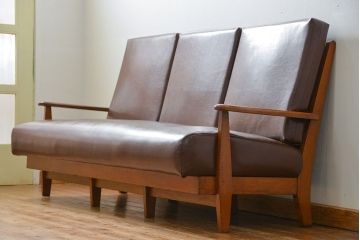 レトロ家具　アンティーク 1960年代　珍しいデザインのレトロで重厚なナラ材3Pソファ