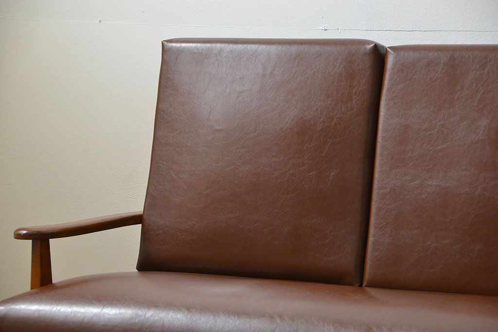 レトロ家具　アンティーク 1960年代　珍しいデザインのレトロで重厚なナラ材3Pソファ