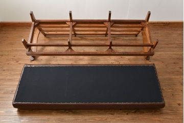 レトロ家具　アンティーク 1960年代　珍しいデザインのレトロで重厚なナラ材3Pソファ