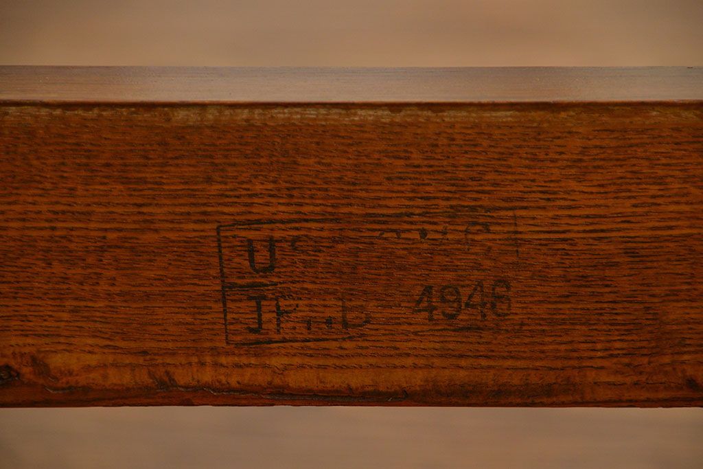 レトロ家具　アンティーク 1960年代　珍しいデザインのレトロで重厚なナラ材3Pソファ